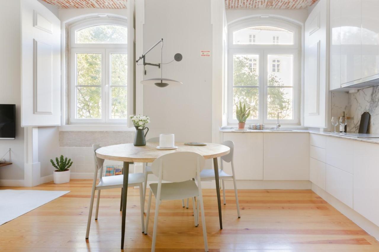Update Urban Chic Flat In 19Th Century Building 2 Bedrooms & 2 Bathrooms & Ac Central Alfama District Lisabona Exterior foto