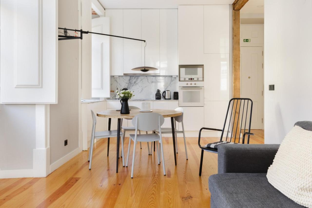 Update Urban Chic Flat In 19Th Century Building 2 Bedrooms & 2 Bathrooms & Ac Central Alfama District Lisabona Exterior foto