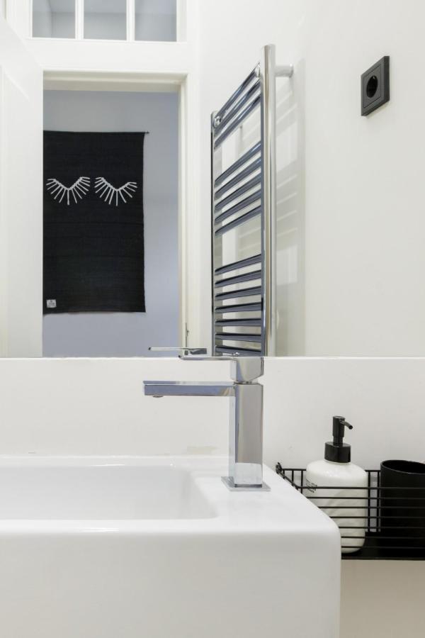 Update Urban Chic Flat In 19Th Century Building 2 Bedrooms & 2 Bathrooms & Ac Central Alfama District Lisabona Exterior foto