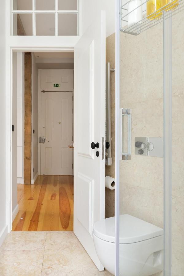 Update Urban Chic Flat In 19Th Century Building 2 Bedrooms & 2 Bathrooms & Ac Central Alfama District Lisabona Exterior foto