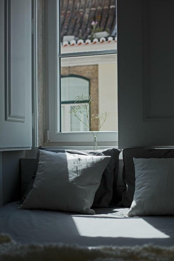 Update Urban Chic Flat In 19Th Century Building 2 Bedrooms & 2 Bathrooms & Ac Central Alfama District Lisabona Exterior foto