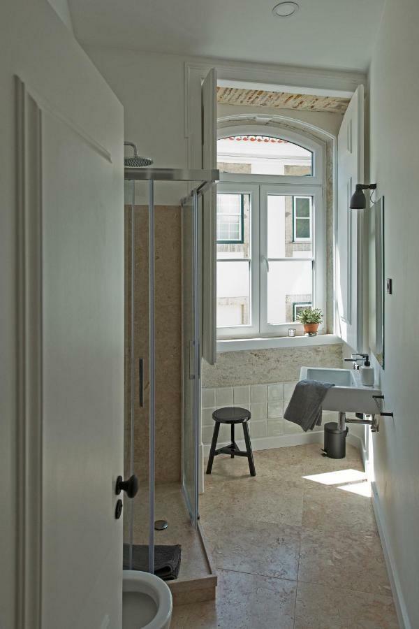 Update Urban Chic Flat In 19Th Century Building 2 Bedrooms & 2 Bathrooms & Ac Central Alfama District Lisabona Exterior foto